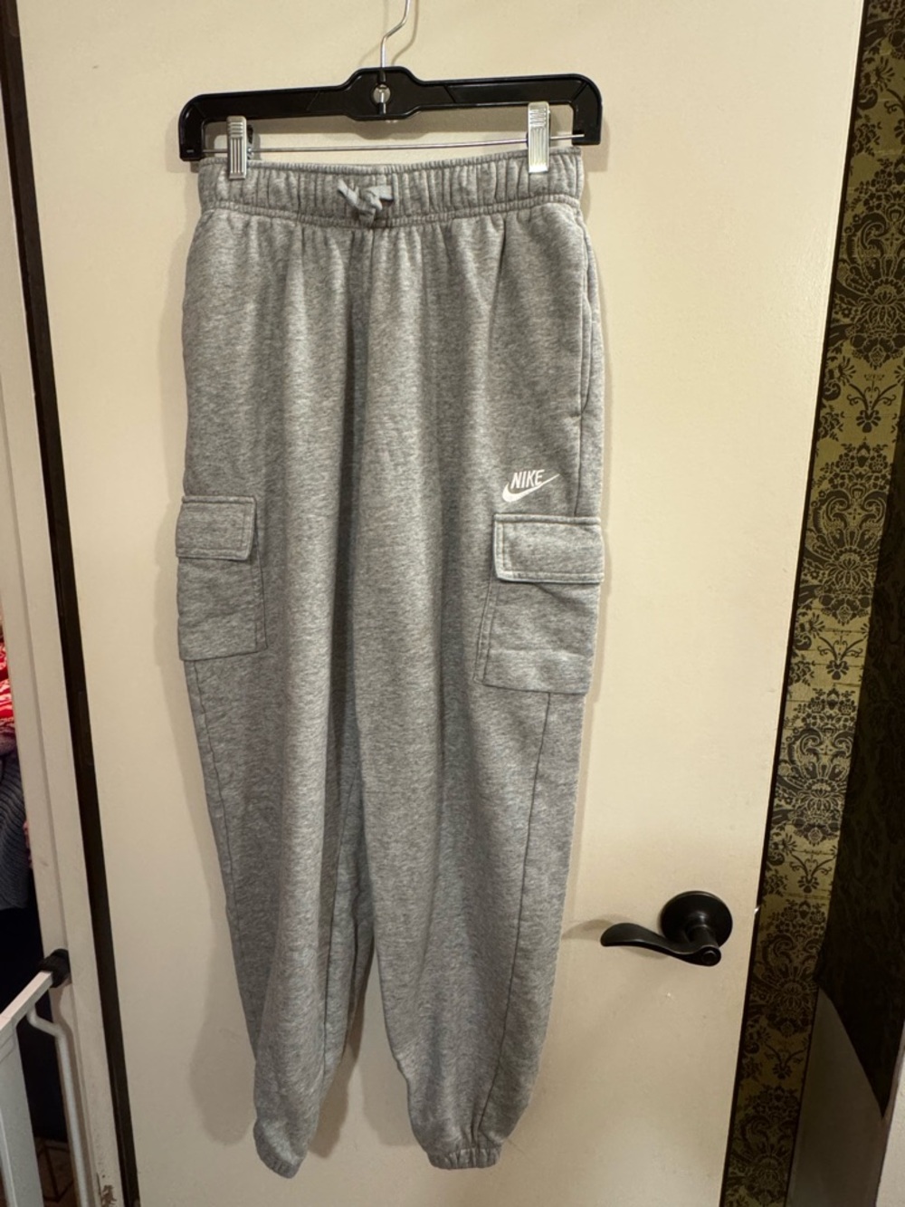 EUC NIKE sweatpants // XS